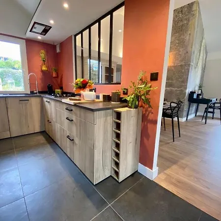 Prázdninový dům La Maison Laborey, Gite 4 Etoiles Avec Piscine